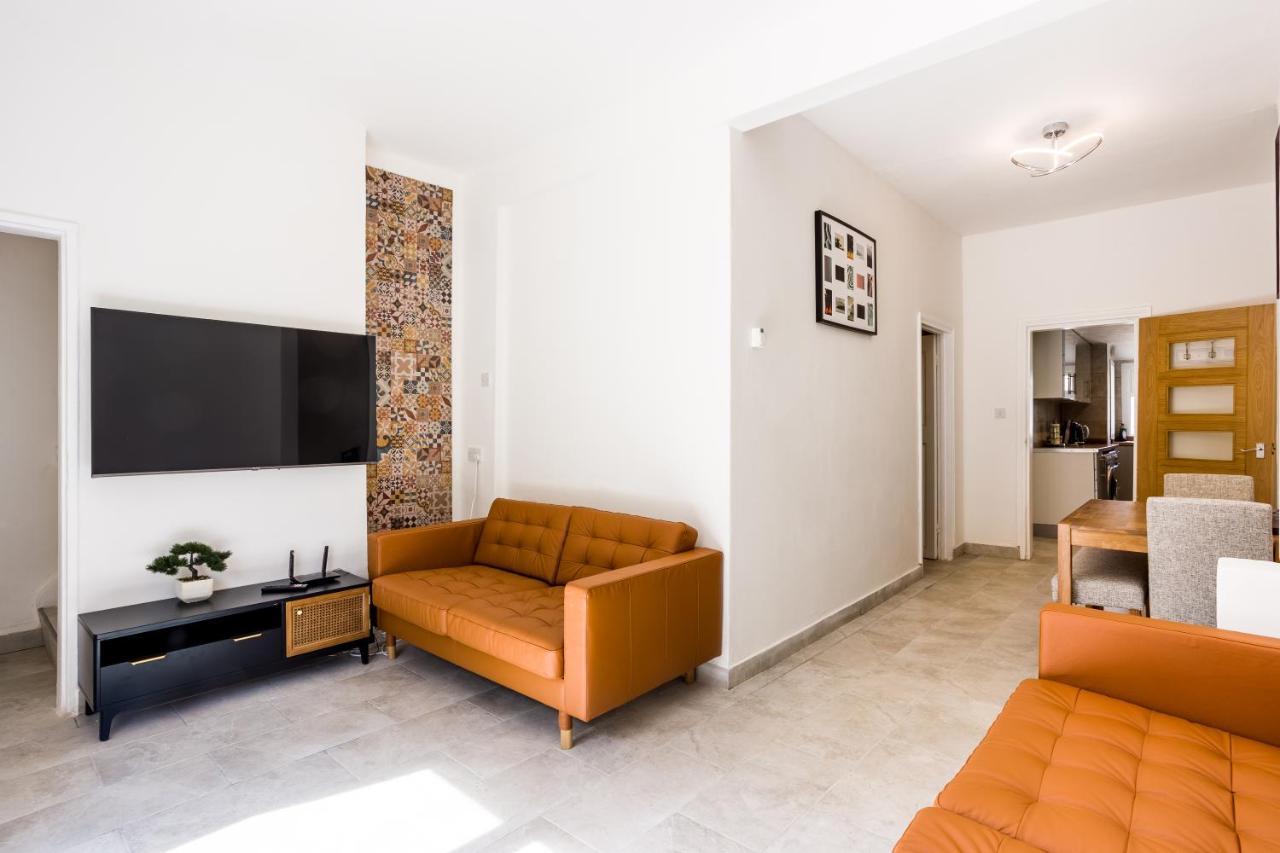 4 Bedroom House With Garden, Parking & 3 Mins Walking Distance From Train Station 伦敦 外观 照片