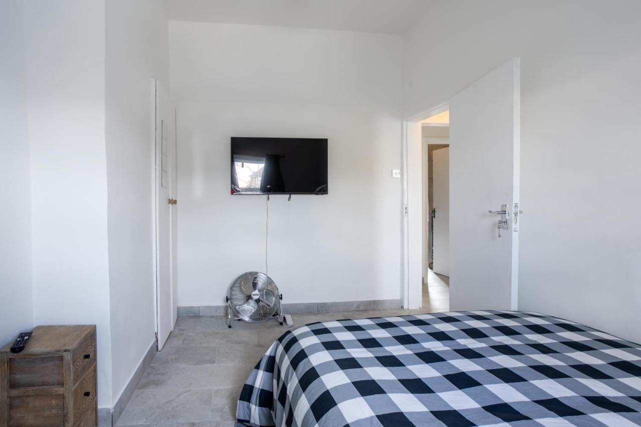 4 Bedroom House With Garden, Parking & 3 Mins Walking Distance From Train Station 伦敦 外观 照片