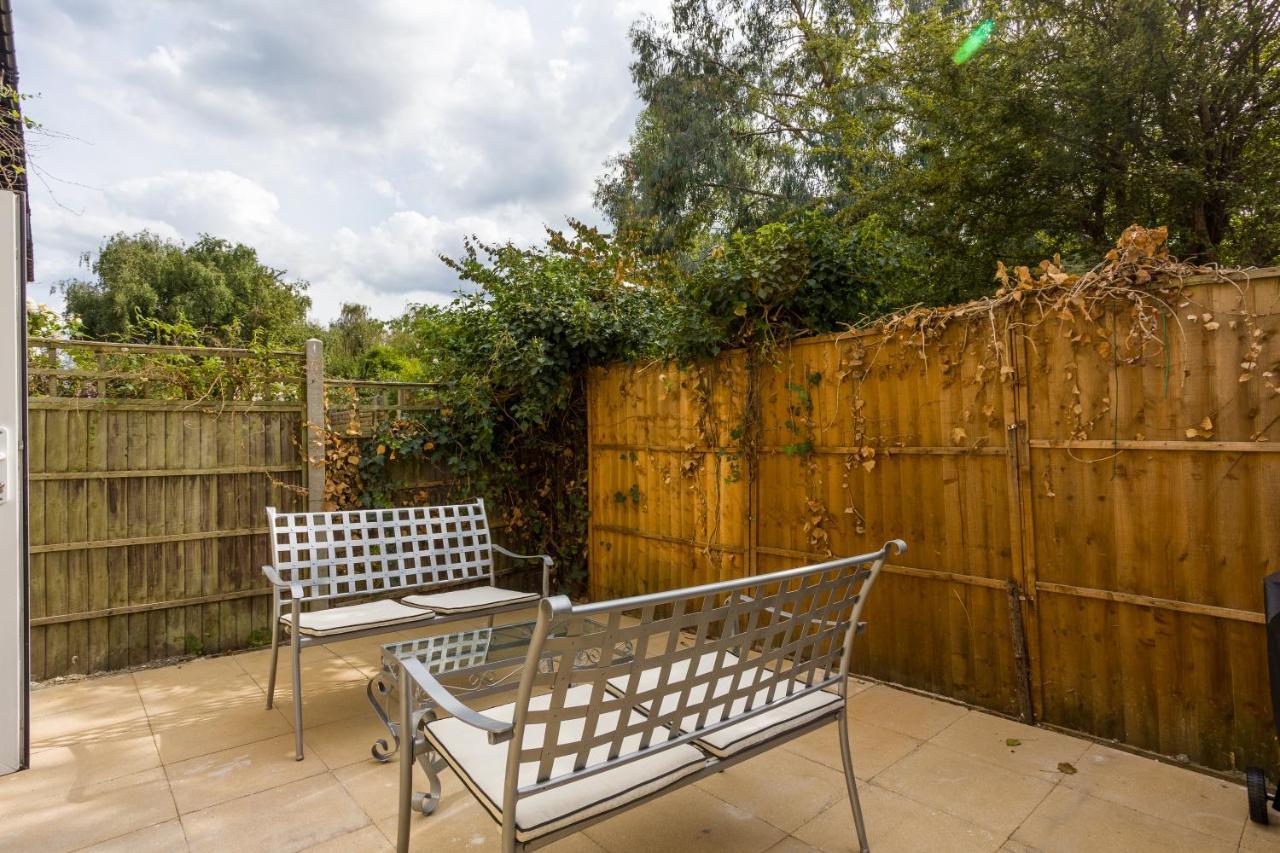 4 Bedroom House With Garden, Parking & 3 Mins Walking Distance From Train Station 伦敦 外观 照片