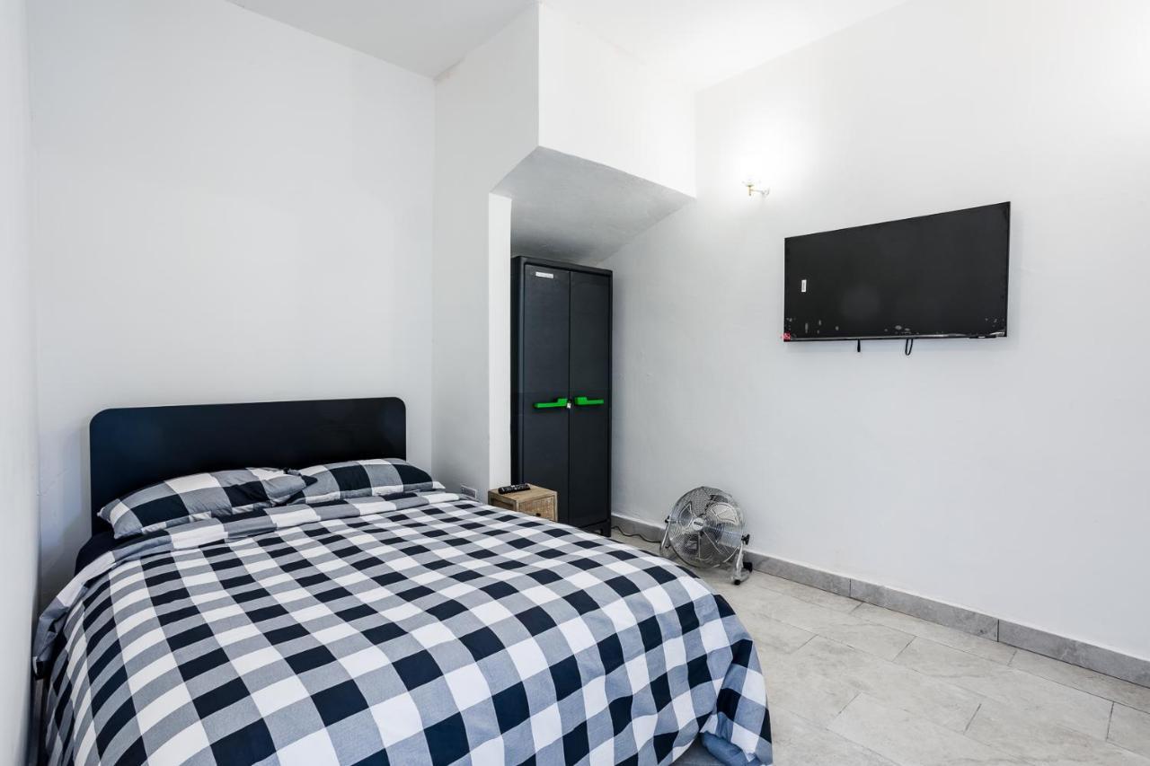 4 Bedroom House With Garden, Parking & 3 Mins Walking Distance From Train Station 伦敦 外观 照片
