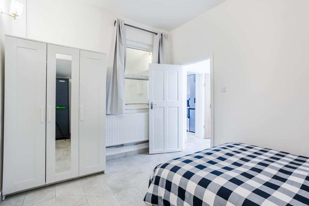4 Bedroom House With Garden, Parking & 3 Mins Walking Distance From Train Station 伦敦 外观 照片